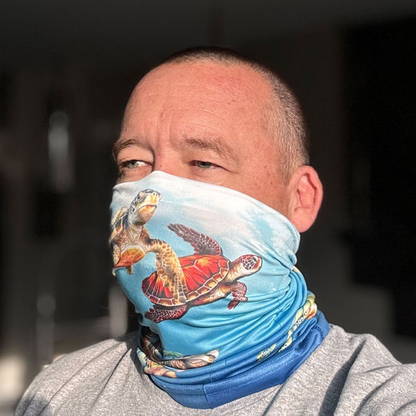 Neck gaiter featuring turtles
