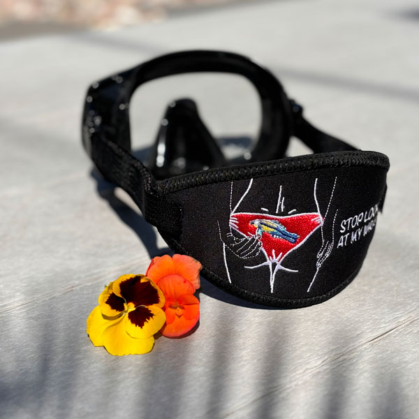 Stop looking at my wrasse scuba mask strap