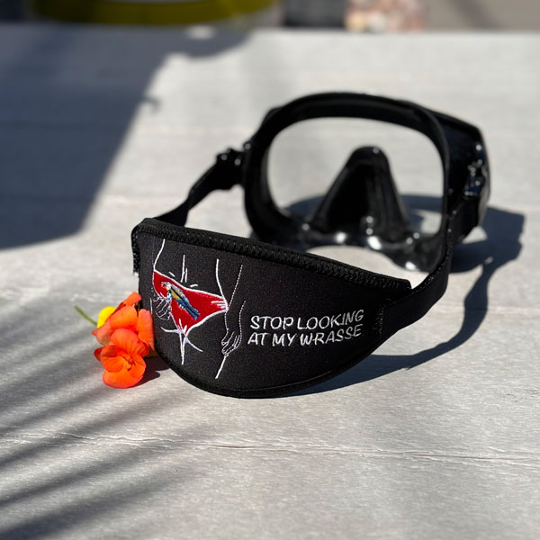 Stop looking at my wrasse scuba mask strap